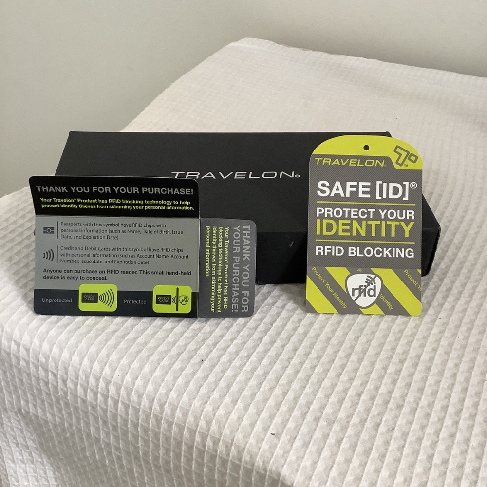 Wallet RFID Wallet NIB  Makes A Great Gift Travelon Brand NWT